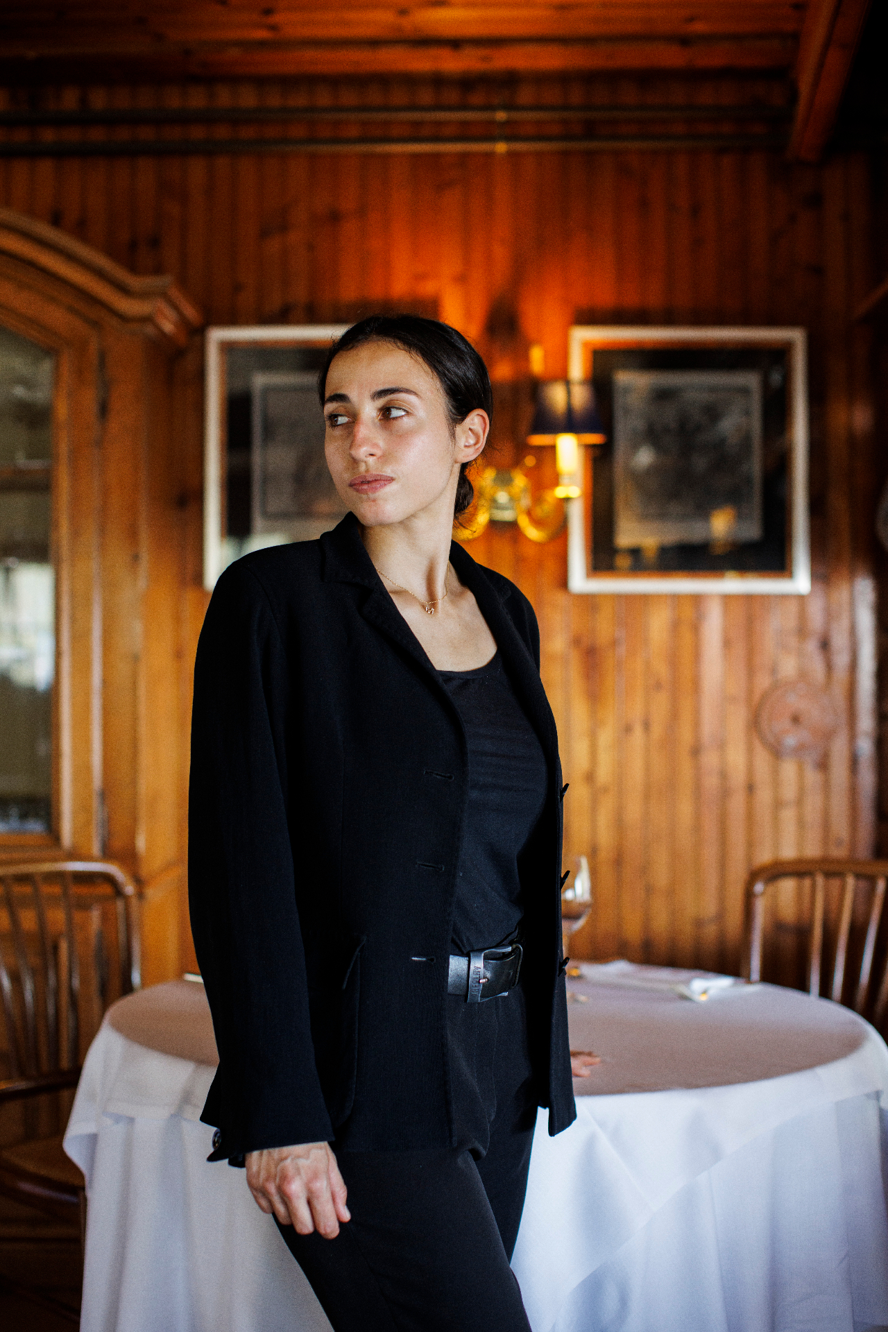Marina Pani durante il servizio di sala
